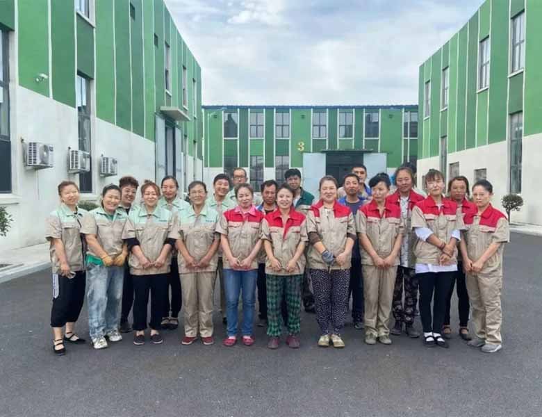 Production team at SITONG Packaging manufacturing PP woven bags and FIBC bags.