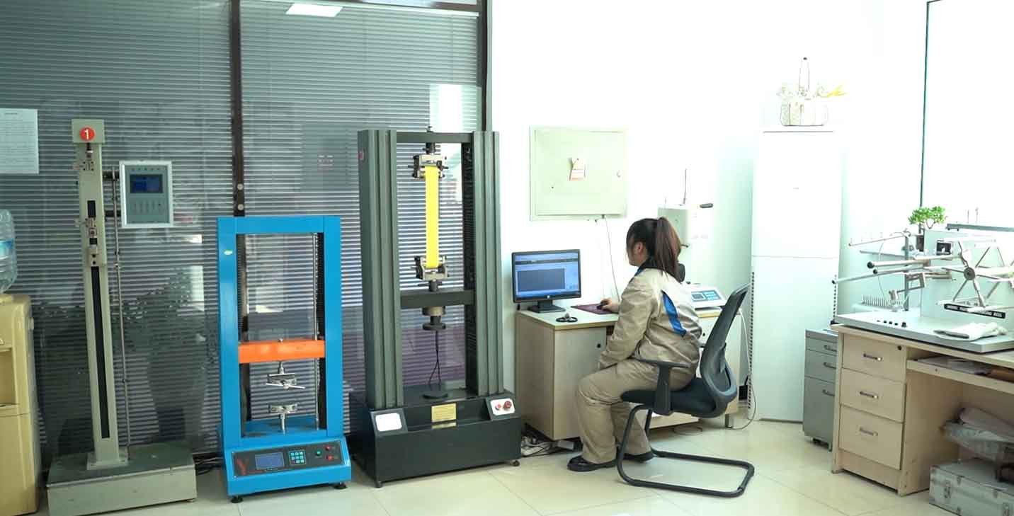 Webbing strength test for FIBC bag lifting loop quality inspection